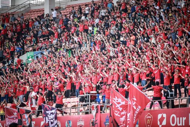 东契奇三双独行侠克奇才5连胜 火箭险胜尼克斯